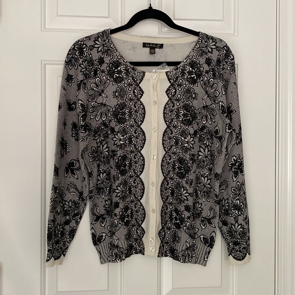 Top Knits - Black & White Floral Lace Pattern Button Up Cardigan - Picture 3 of 5